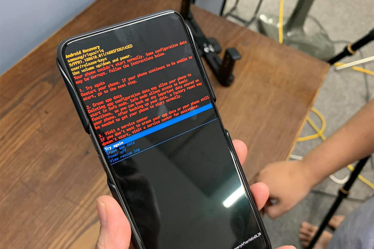 Nhiều người Việt phát hoảng khi điện thoại Samsung gặp lỗi lạ - Ảnh 2.